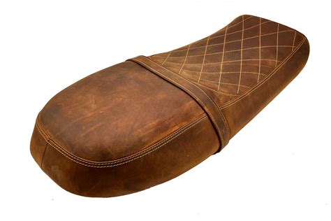 Sella moto personalizzata in pelle