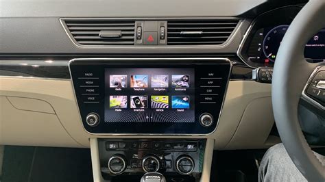 Skoda infotainment system with SmartLink+ icons
