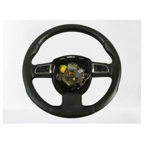 Volante Audi moderno con comandi integrati