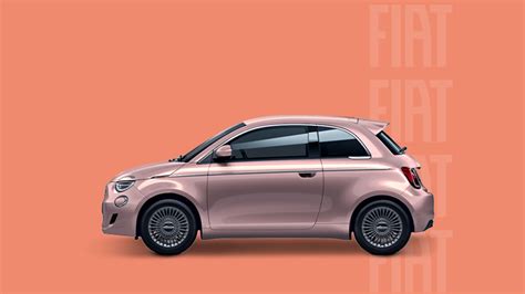 Fiat 500 Elettrica in un concessionario