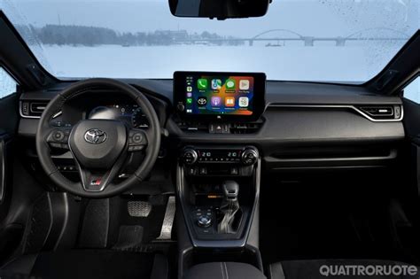 Dinamica di guida Toyota RAV4 su sterrato