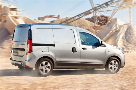 fotografia del Dacia Dokker in contesto urbano