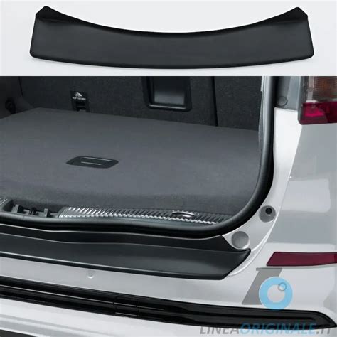 Dettaglio della protezione paraurti posteriore Ford Kuga, mostrando l'integrazione con il design del veicolo