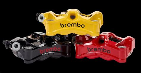 Pinza freno Brembo Xtra colorata su ruota