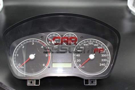 Interno Ford Focus 2006 con quadro strumenti