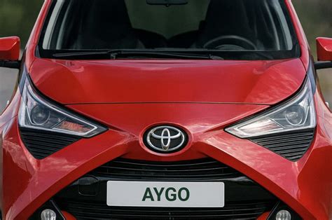 Graphic contrasting Toyota reputation with reported Aygo issues