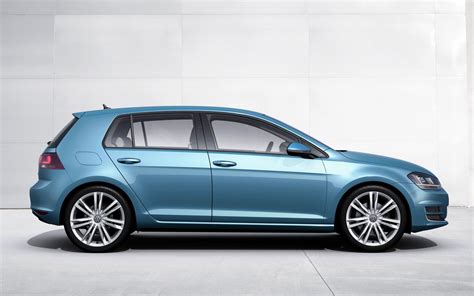 Volkswagen Golf 7 side view