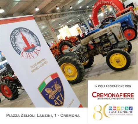 Automobili d'epoca in esposizione alla Fiera di Parma