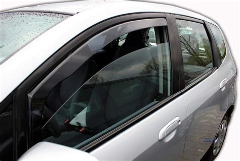 Deflettori d'aria montati su una Kia Sportage