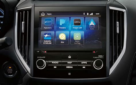 Interno Subaru Forester con schermo centrale STARLINK