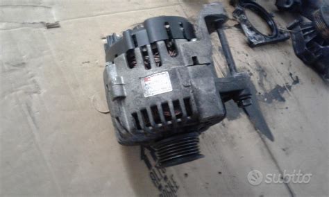 Alternatore BMW 320d smontato e sporco