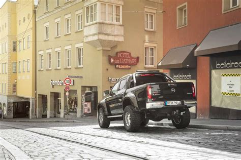 Logo delta4x4 su un veicolo Mercedes offroad