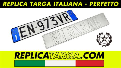 Schema di una targa italiana con i suoi elementi identificativi e opzionali