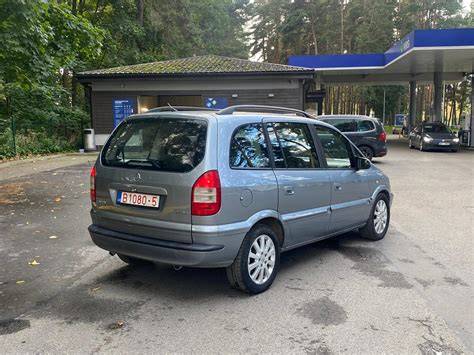 Opel Zafira Elegance 17-inch alloy wheels with 7 spokes
