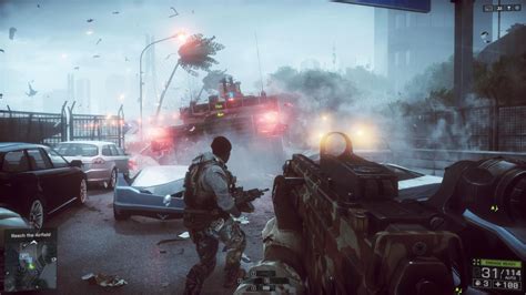 Battlefield 1: Soldato in stealth vicino a un carro armato