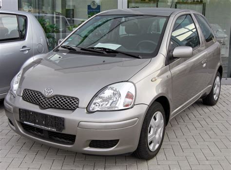Toyota Yaris 2003 in primo piano