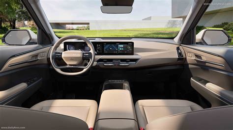 Interni della Kia EV5 con triplo display