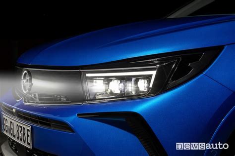 Opel Grandland in azione con fari IntelliLux LED Pixel