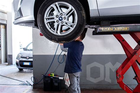 Interno officina Clerici Auto