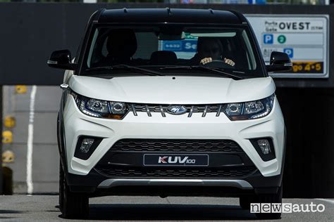 Mahindra KUV100 design frontale e laterale