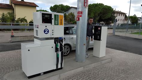 Distributore di metano e benzina