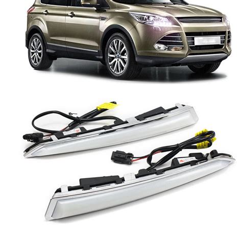 Ford Kuga con luci diurne accese