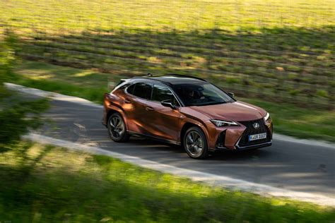 Lexus UX 300h in Sonic Copper