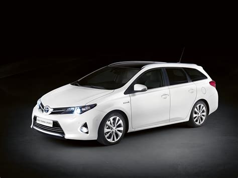 Toyota Auris Touring Sports con portellone aperto