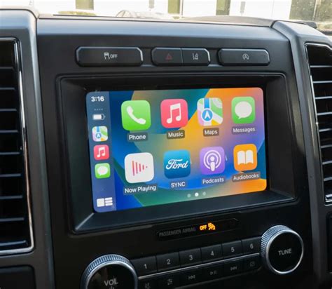 Ford SYNC 2.5 con touchscreen da 8