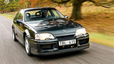 Grafico comparativo delle prestazioni della Opel Omega Lotus rispetto ad altre berline sportive dell'epoca