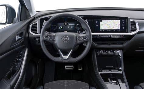 dettaglio abitacolo Opel Grandland X