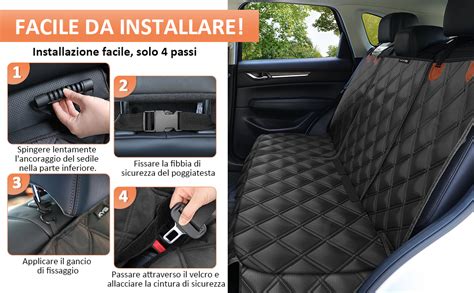 Persona che installa facilmente un coprisedile su un sedile auto
