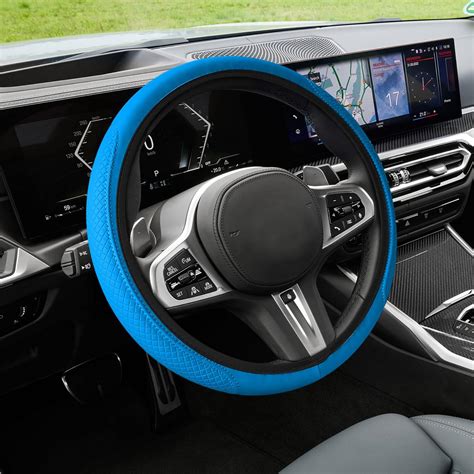 Set di accessori per auto: coprivolante, copricinture, organizer bagagliaio, tappetini