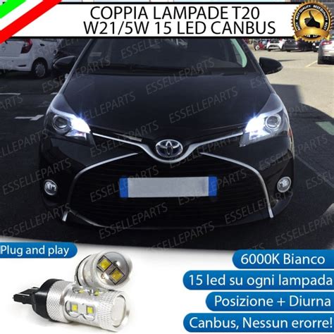 Toyota Yaris Hybrid con luci diurne accese