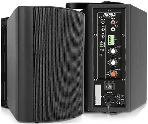 Sistema audio con amplificatore per cuffie collegato a casse amplificate