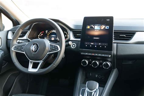 Interni Renault Captur con schermo centrale