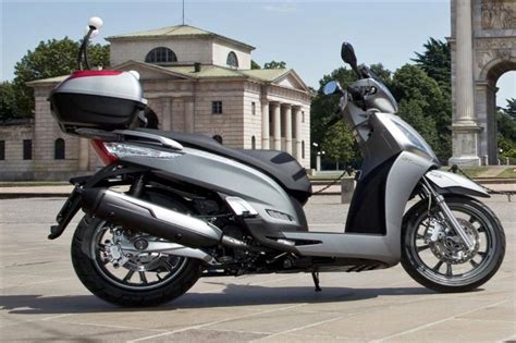 Posizione di guida Kymco People GTi 300