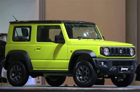 Suzuki Jimny su percorso off-road