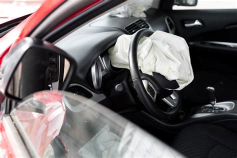 Disposizione degli airbag all'interno dell'abitacolo di un veicolo