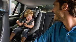 Posizionamento sicuro dei bambini in auto