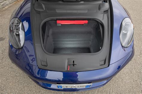 Porsche 997 con bagagliaio aperto