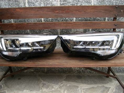 Dettaglio fari anteriori Opel Crossland X