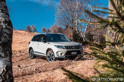 Suzuki Vitara Hybrid su strada sterrata