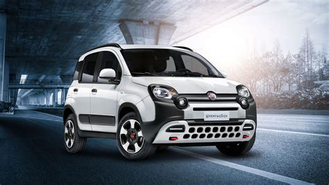 Immagine composita Fiat Panda in varie situazioni