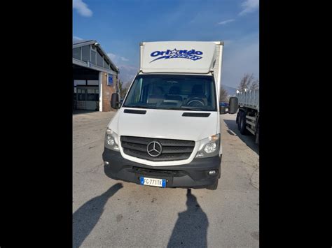 Furgone professionale per il trasporto mobili