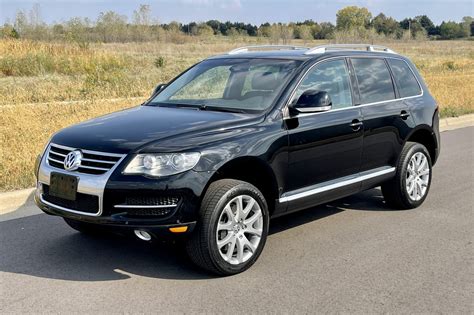 Volkswagen Touareg 2008 in parcheggio