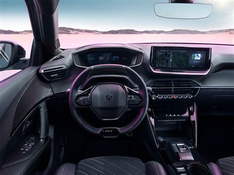 Tavola comparativa delle versioni e allestimenti Peugeot 2008