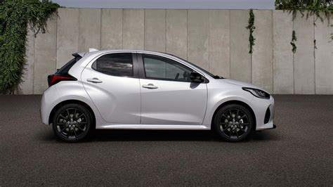 Mazda2 Hybrid in ambiente urbano