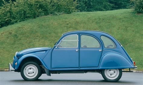 Immagine della Citroën 2CV, icona del design automobilistico