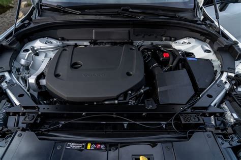 Volvo XC60 D3 engine bay with distribution components highlighted